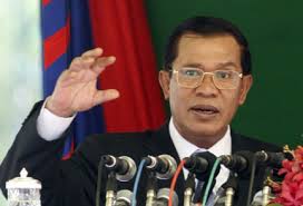 លោក ហ៊ុន សែន បញ្ជារឲ្យ កងកម្លាំងមានសម្ថតកិច្ច ចាប់ខ្លួនលោក ឈូក បណ្ឌិត និងអ្នកពាក់ព័ន្ធអំពើហិង្សា ក្បែរទីលានប្រជាធិបតេយ្យ
